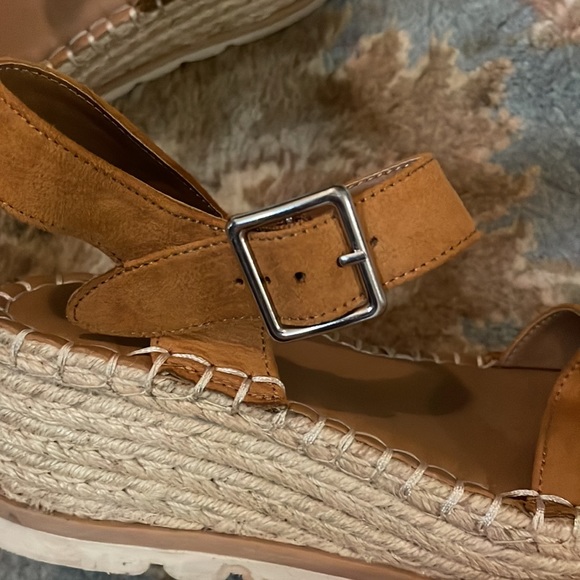 Universal Threads Sandals - Picture 7 of 8